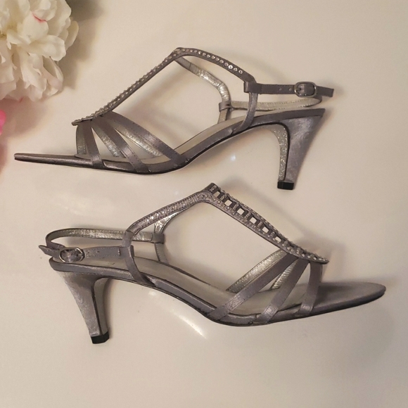 Adrianna Papell Ainsley pewter silver satin with crystals Heels 8 - Picture 5 of 11